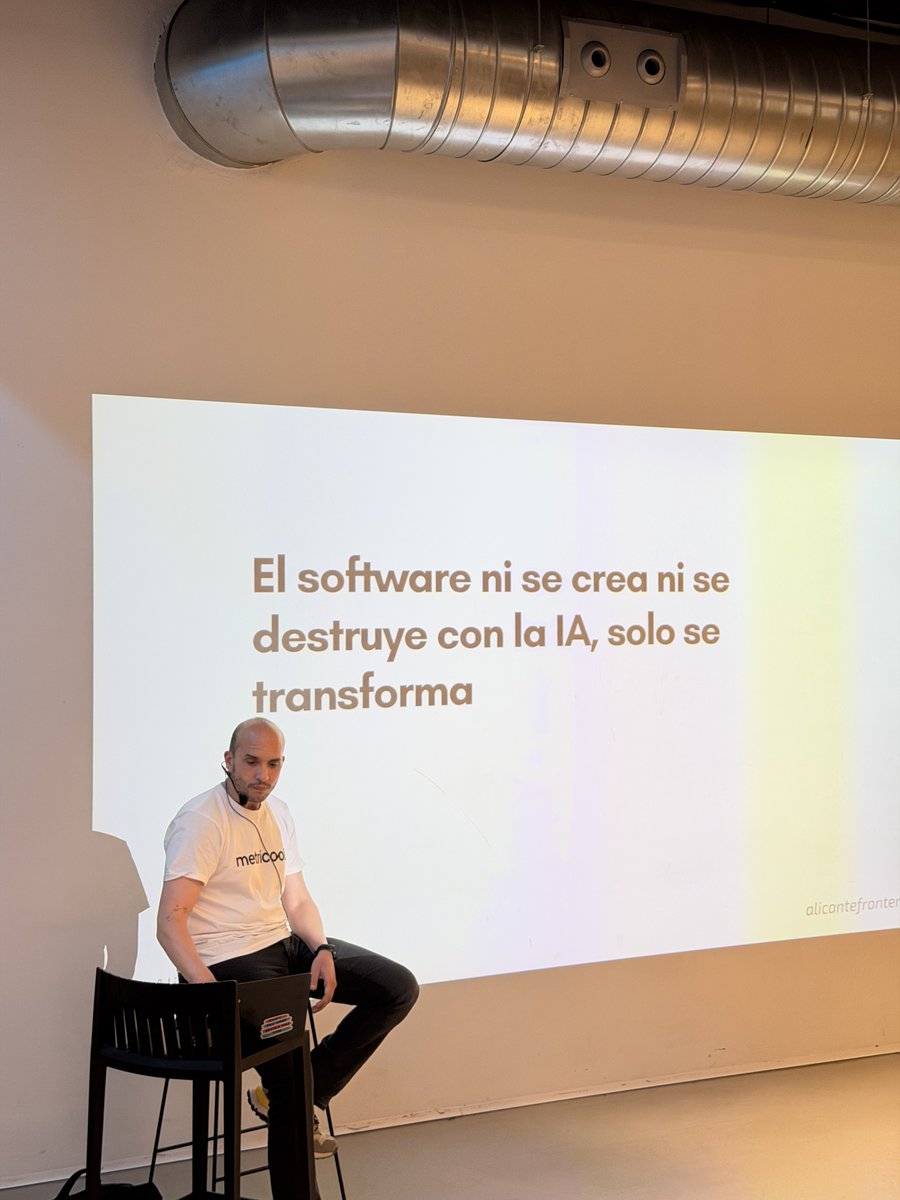 AlicanteFront's tweet image. ¡Seguimos con el buen sabor de boca de lo que vivimos el otro día! 😍

Si te quedaste con ganas de más frontend, IA o quieres seguir en contacto con la comunidad, pásate por nuestro Discord
🔗 Únete aquí: alicantefrontend.es/discord

#AlicanteFrontend #ComunidadTech #Alicante