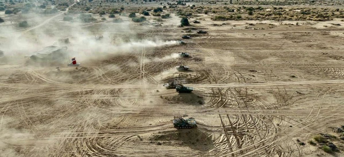 IaSouthern's tweet image. General Officer Commanding-in-Chief, #SouthernCommand visited #KonarkCorps at #Jodhpur Military Station and reviewed the formation’s operational preparedness, ongoing #TechAbsorption and transformative initiatives driving its transition into a #FutureReady force.