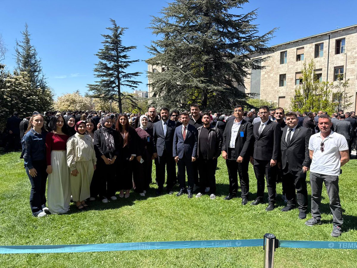 EmreCaliskan_50's tweet photo. 📍TBMM

Nevşehir Gençlik Kolları Başkanımız @NecatiYurtbilir ve ÜNİAK teşkilatımızı Gazi Meclisimizde misafir ettik.

Gençliğimizin enerjisi, heyecanı ve güçlü dava bilinciyle verimli bir sohbet gerçekleştirdik. Türkiye’nin yarınlarına yön verecek genç kardeşlerimizin azmi bizlere umut veriyor.

Nazik ziyaretleri için teşekkür ediyor, her birine çalışmalarında başarılar diliyorum.