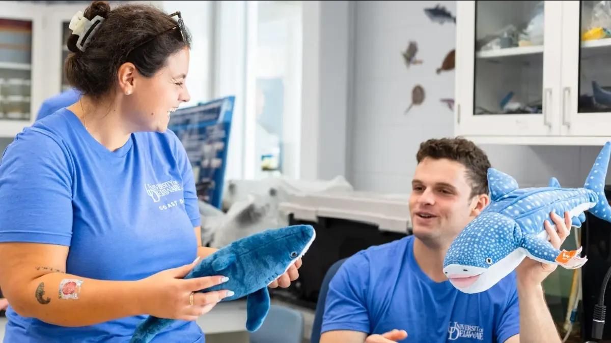udceoe's tweet photo. On #IHeartUD Giving Day, the Blue Hen community is giving back to the University that we love! 💙💛 Join us in giving from the heart to support causes in the College of Earth, Ocean and Environment. See the full list at: https://t.co/6LQo2OzdF4 https://t.co/U2Lvnr5Bwq