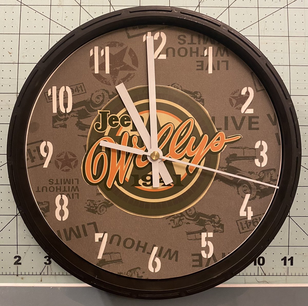 ArtistCreatCutC's tweet image. Jeep-inspired clocks made from vintage-style ad designs—featuring layered details, rugged textures, and that off-road attitude you live for. #JeepLife #JeepNation #OffRoadStyle #CustomMade #Overlanding #JeepBuild #4x4Life