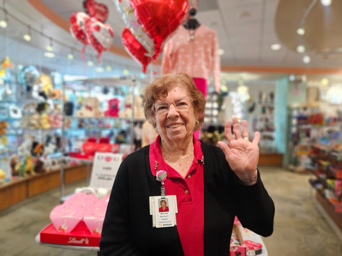 sentarahealth's tweet photo. Volunteers are part of the fabric of Sentara. 🤝

From those supporting our hospitals to team members giving back in the community, their impact reaches far and wide. Plus, last year, employees contributed over 80,000 volunteer hours. 🙌 Thank you for everything you do! 💙 https://t.co/GIpBwKOnIO