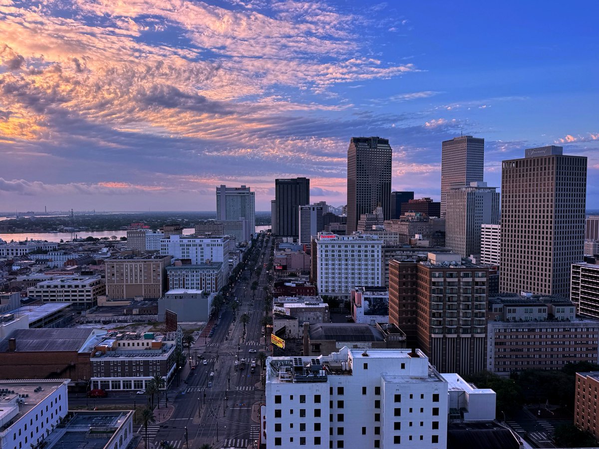Beautiful clouds over New Orleans this morning! 💙🤍💛