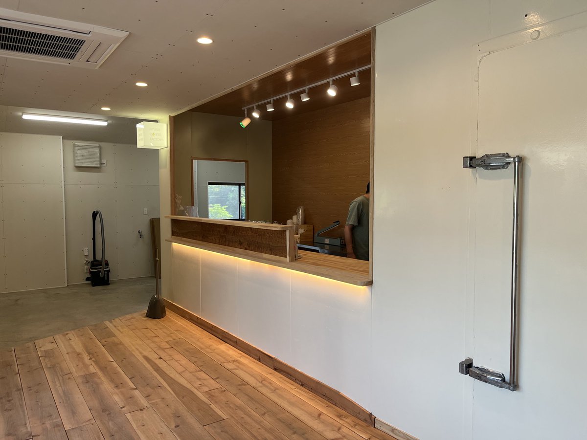 恥ずかしながらパンク中でオンラインストアの更新が間に合っておりません🙇‍♂️明日が最終日なので、そのまま置いております🔥

5/1が新店舗のプレオープンで、出荷がGW後になる可能性あり💦

それでもいいよ！というお客さんがいらっしゃいましたら、ぜひ頼んでやってください🙏

store.hyuga.coffee