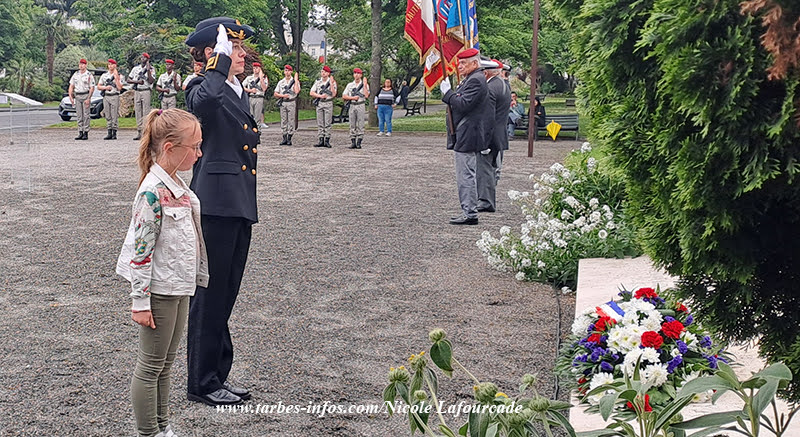 Prefet65's tweet image. #Souvenirs🇫🇷 | Sophie MIEGEVILLE, la #DC65, a présidé la cérémonie nationale en souvenir des victimes et des héros de la déportation à Tarbes. 
Pour ne jamais oublier celles et ceux que la déportation a emportés, et honorer la force de ceux qui ont résisté.🕊️