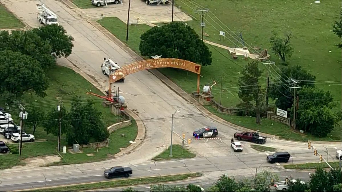 DefyDisaster's tweet image. More #storms are possible across the South today, after a #tornado destroyed homes &amp;amp; buildings in Mineral Wells, Texas yesterday.

Stay safe: ready.gov/severe-weather

📷: WFAA &amp;amp; weather.com 

#DefyDisaster #DisasterPreparedness #Disaster #Tornado #Storm #Hail #Winds
