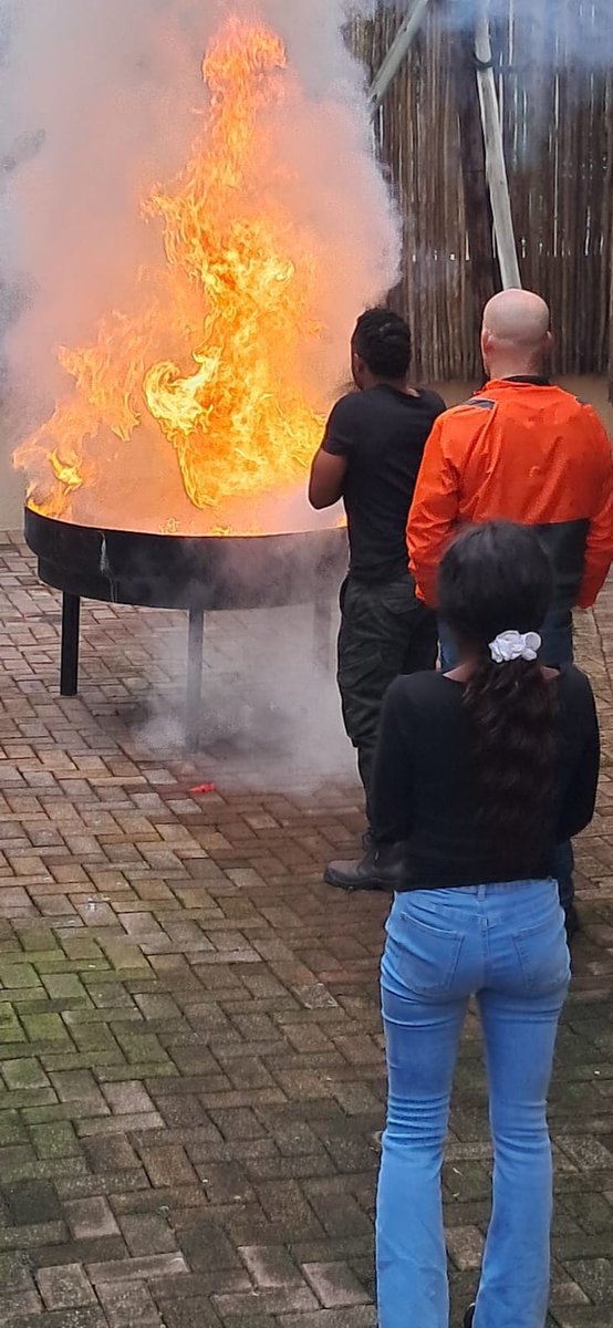 0861EMCARE's tweet image. 🔥 Basic Fire Fighting Training Completed

Basic Fire Fighting training was recently completed at our EMCARE Nelspruit branch.
WhatsApp:
 wa.me/27861362273

#FireSafety #BasicFireFighting #EMCARE #OHS