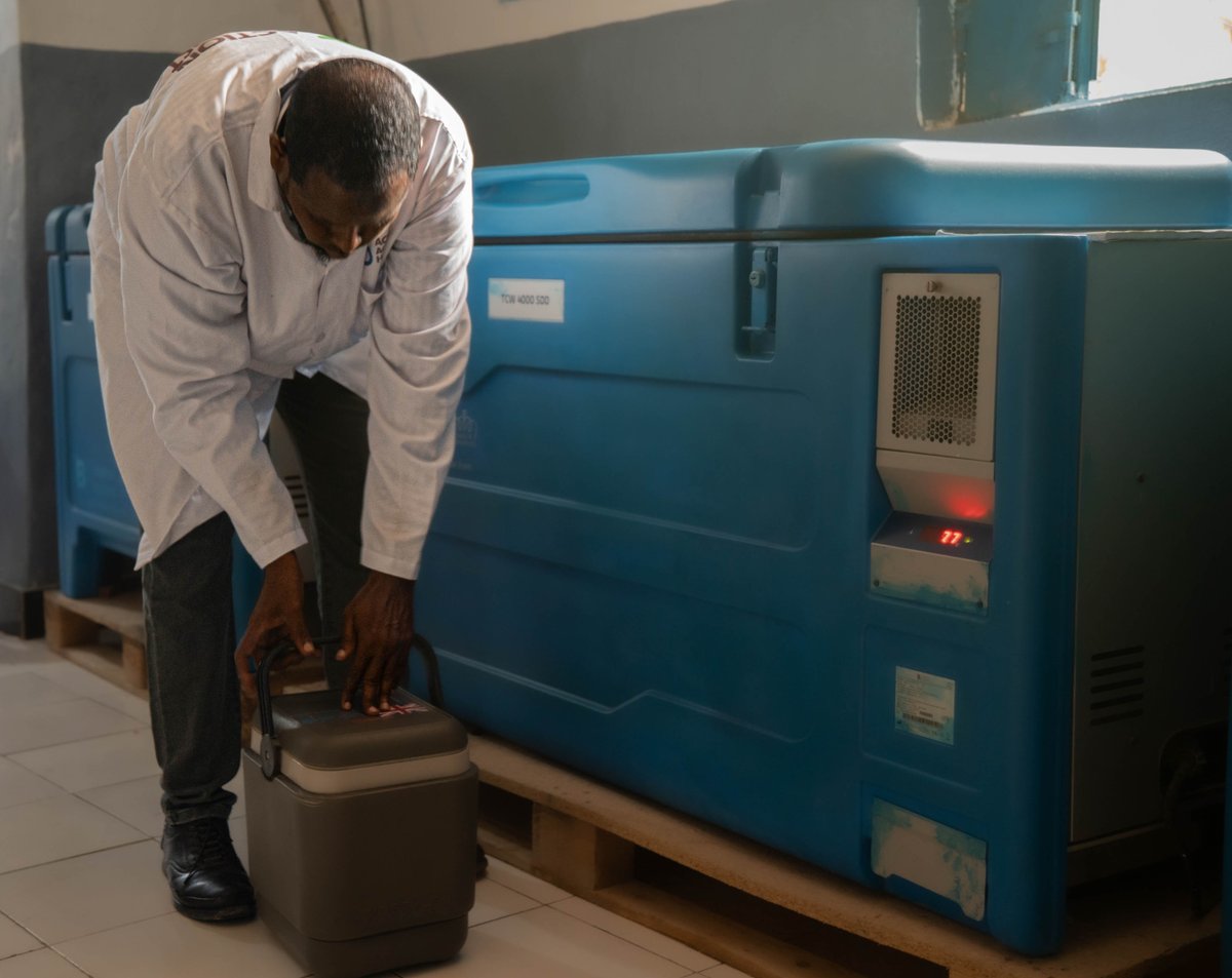 CaafimaadP's tweet photo. Reaching every child means combining fixed clinics with mobile outreach.

Across Somalia, our integrated services ensure children are vaccinated wherever they are.

With support from @eu_echo &amp; @UKinSomalia, services reach far.

 Read how👇
 https://t.co/uU0pnn9fki https://t.co/oOWs6ToEVA