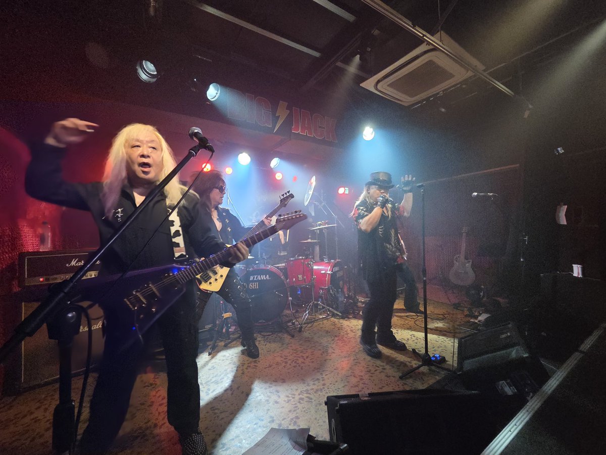 nanatarow's tweet photo. KNOCK'EM DEADワンマンライヴ🎶
いつもの骨太ハードロックはもちろん、アコースティックありぃのドラムソロありぃの楽しかった🎶
#KNOCKEMDEAD https://t.co/CRrteqbmoC