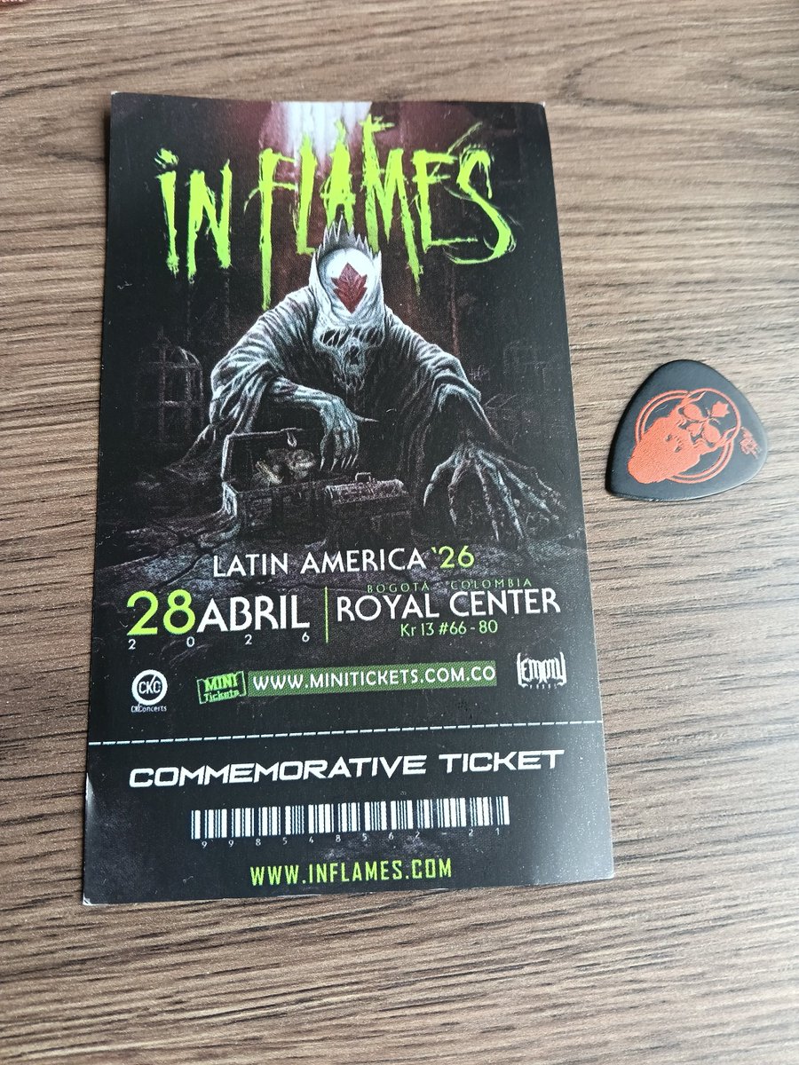 wavesinaroom's tweet image. Thank you #inflames for always being an awesome band! Oh... btw the guitar pick on the left is a gift from Bjorn :). Yeah he threw it to me \m/

#music #live #concert #metal