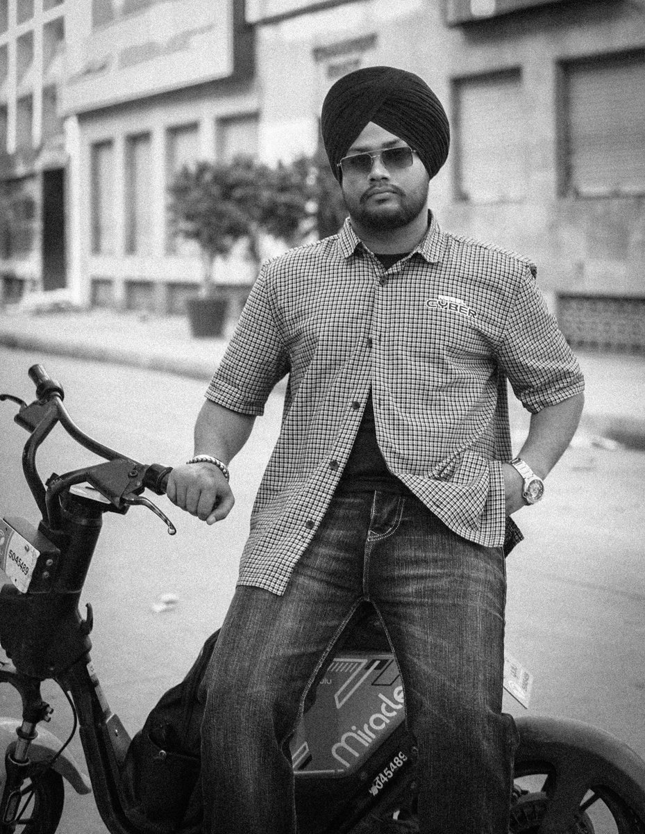 Navbhamra6862's tweet photo. Old Skool ਜੀਹਨੇ Aa 🫯 

#6862gang #navbhamra #azaadgill #hardeephere https://t.co/D1g6345PYI