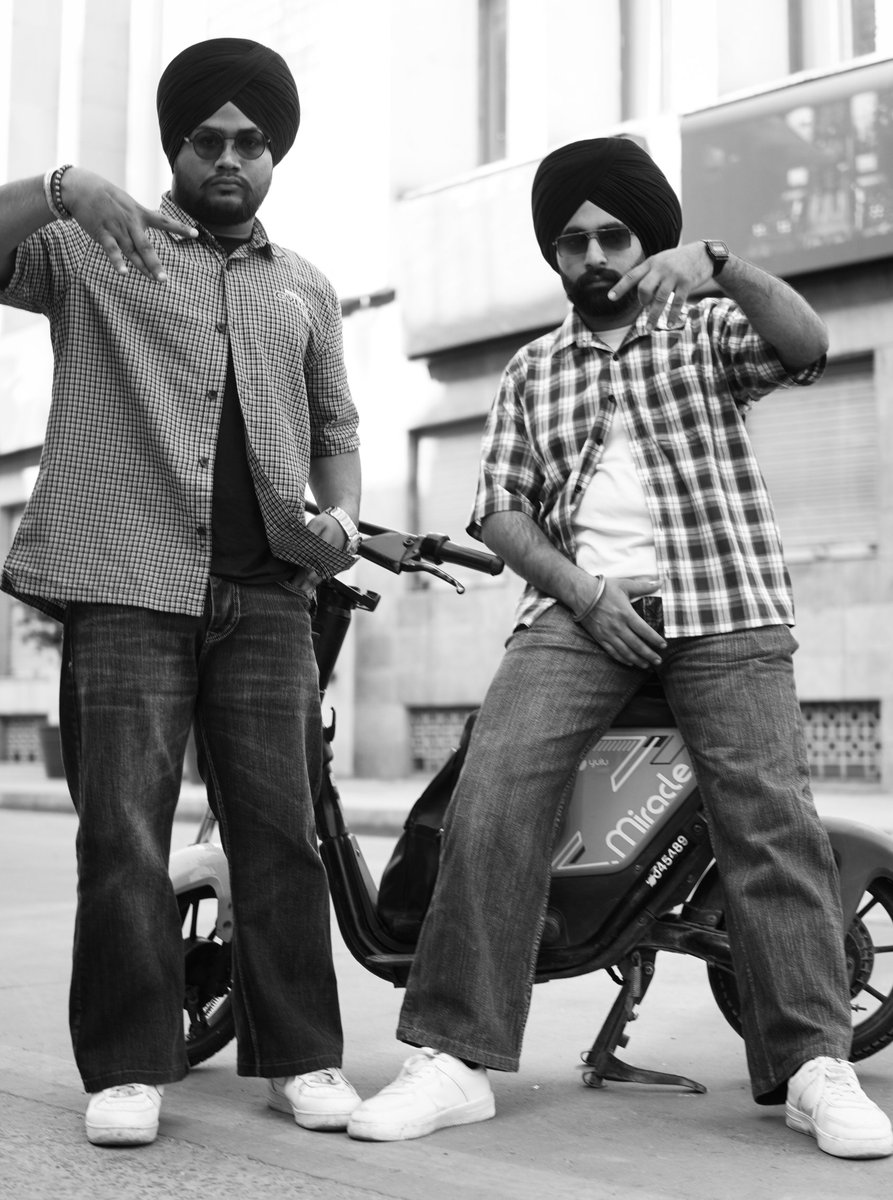 Navbhamra6862's tweet photo. Old Skool ਜੀਹਨੇ Aa 🫯 

#6862gang #navbhamra #azaadgill #hardeephere https://t.co/D1g6345PYI