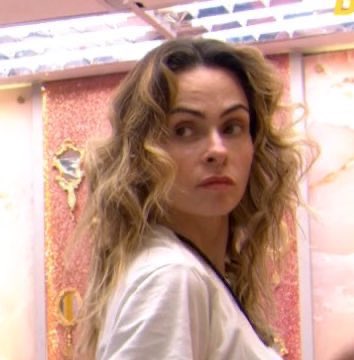 heloisa 🥂 tweet media