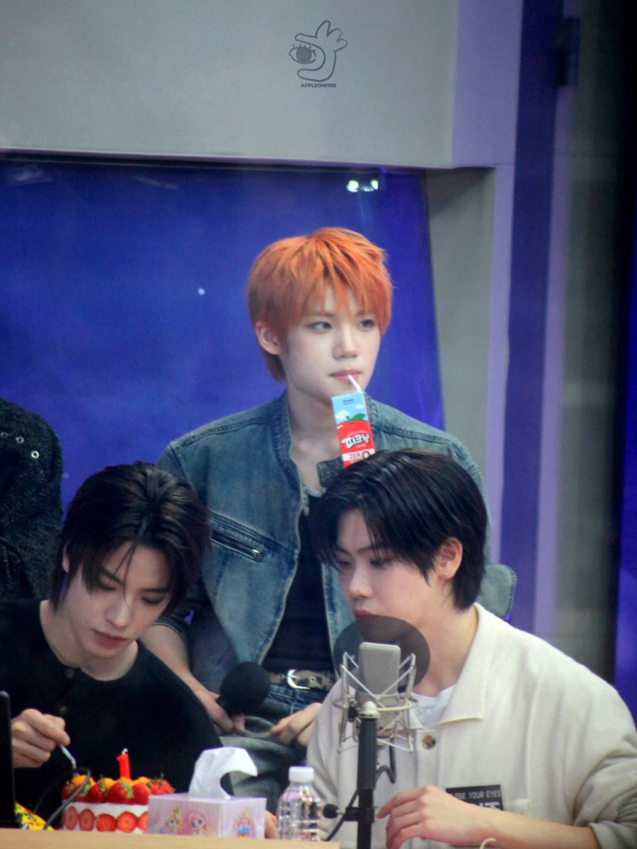 AppleonFire_04's tweet photo. 260429 IDOLRADIO

🍎🦦🧃🍎

#켄신 #KENSHIN 
#CLOSEYOUREYES #CYE https://t.co/1Xyep37r6K