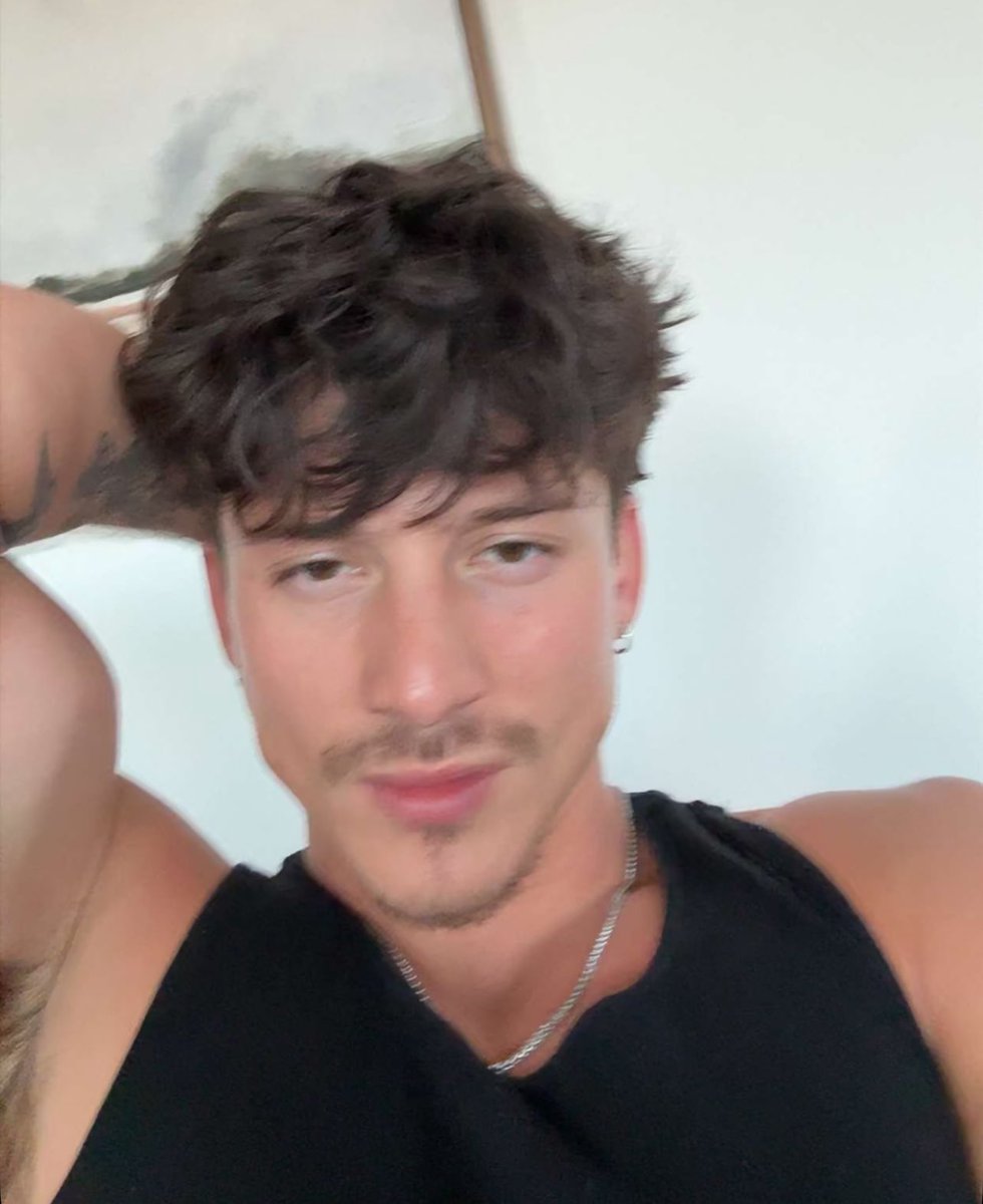 mustymalecelebs's tweet photo. i’m sweating.. https://t.co/ZNXCqvdnPP