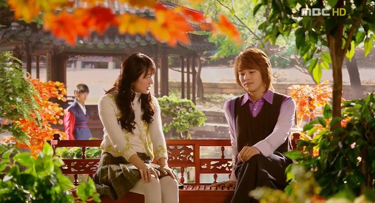 NavyO_O's tweet photo. สำหรับเราไม่ใช่แค่ซีรีส์รักวัยรุ่นแต่มันคือซีรีส์ coming of age ทุกตัวละครเติบโตและก้าวไปข้างหน้าโดยเฉพาะยูลที่ทั้งบัลลังก์และทุกอย่างที่ควรจะเป็นของตัวเองให้กับญาติ แต่สุดท้ายเขายอมรับได้ทุกอย่างที่เขาโหยหามันคือชะตากรรมที่ไม่มีตั้งแต่แรก  โคตรเจ็บ https://t.co/huVEcOkWVT