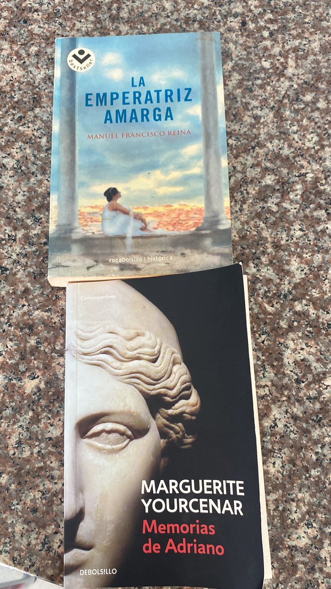 AnnetteFrida's tweet photo. A veces la literatura te pone en un aprieto. Tenía al Adriano de Yourcenar en un pedestal de lucidez y belleza, y asomarme a su 'supuesta otra cara' me ha dejado desubicada. Supongo que es el precio de humanizar a los mitos: aceptar que el mármol también tiene grietas. https://t.co/ccmrjSeZGL