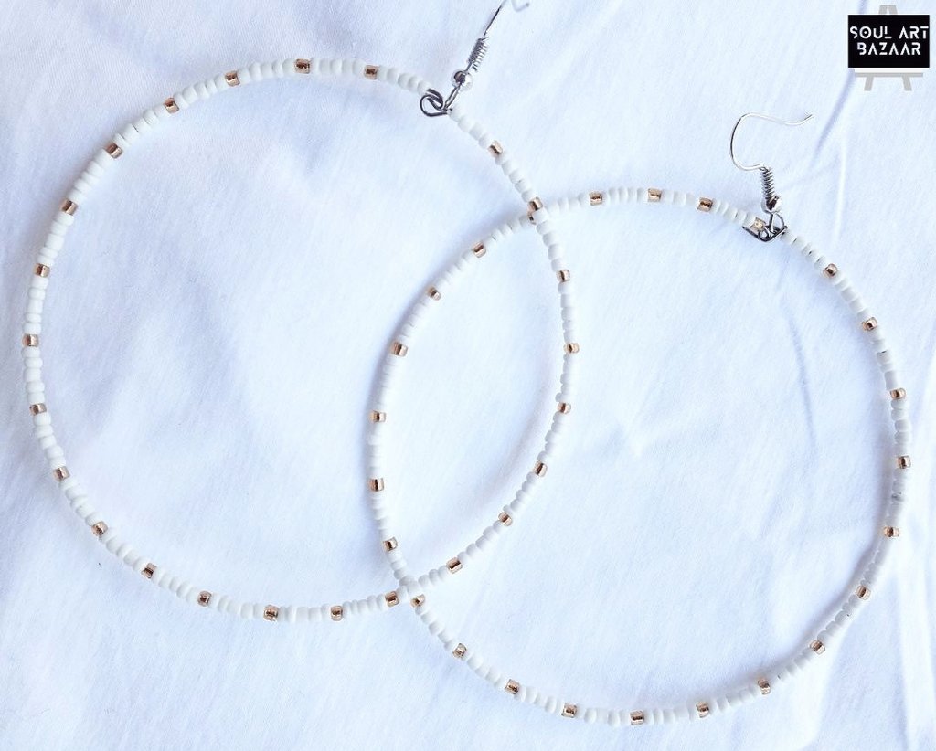 soulartbazaar's tweet image. Compliment your wardrobe with these simple, and yet elegant beaded earrings.

Bold and stylish for you or a gift to your loved ones!

#SoulArtBazaar #Beads #Earrings #RoundEarrings #BeadedEarrings #Art #Artist #Handmade #ArtGallery #ArtShop #Mwanza #Tanzania #EastAfrica #Africa