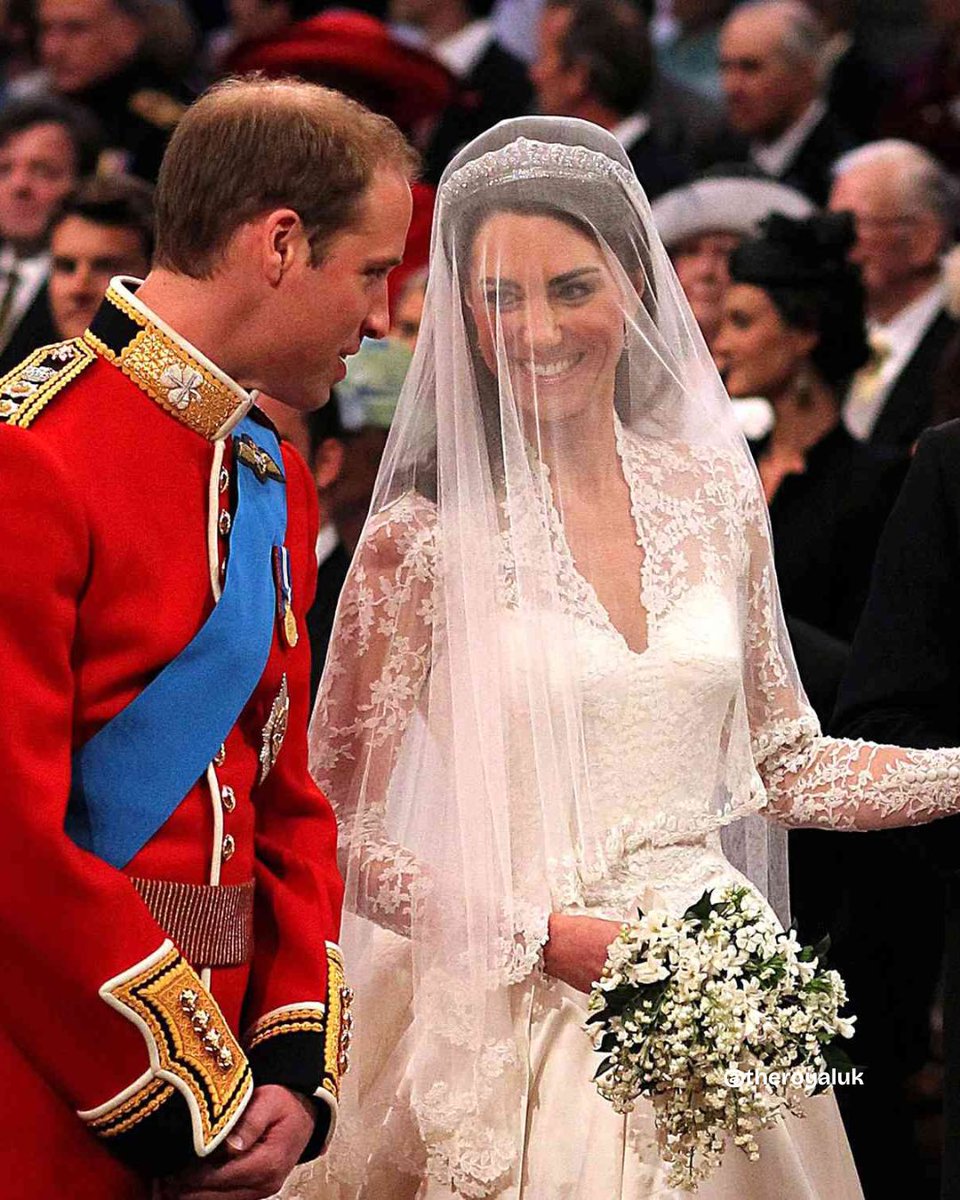 TheRoyalUK1's tweet image. 15 years later, Prince William and Kate Middleton’s royal wedding remains unforgettable. 
From Westminster Abbey to the iconic balcony kiss, it was a moment that captivated the world. 
👑
#RoyalWedding #PrinceWilliam #KateMiddleton #RoyalFamily #Anniversary