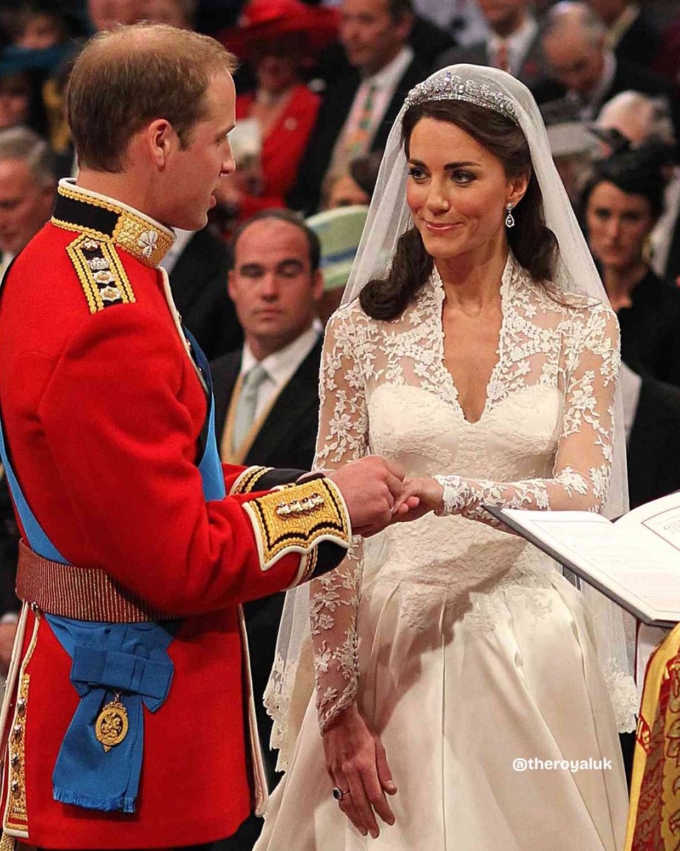 TheRoyalUK1's tweet image. 15 years later, Prince William and Kate Middleton’s royal wedding remains unforgettable. 
From Westminster Abbey to the iconic balcony kiss, it was a moment that captivated the world. 
👑
#RoyalWedding #PrinceWilliam #KateMiddleton #RoyalFamily #Anniversary