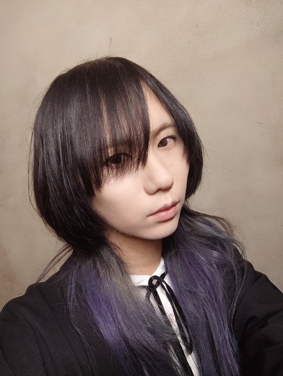 itmhr_dystrudia's tweet photo. VOX CAPRAE 下北沢CLUB Queありがとうございました！
ライブまで期間があるなぁと思っていたらあっという間でしたね。
曲の構成が複雑だったり、ツインベースで初めて編成だったり非常に勉強になる経験ができました。
何よりフランコ様とかなり久し振りに一緒のステージに立てて嬉しかったです🐐 https://t.co/5IZ4uhHulL