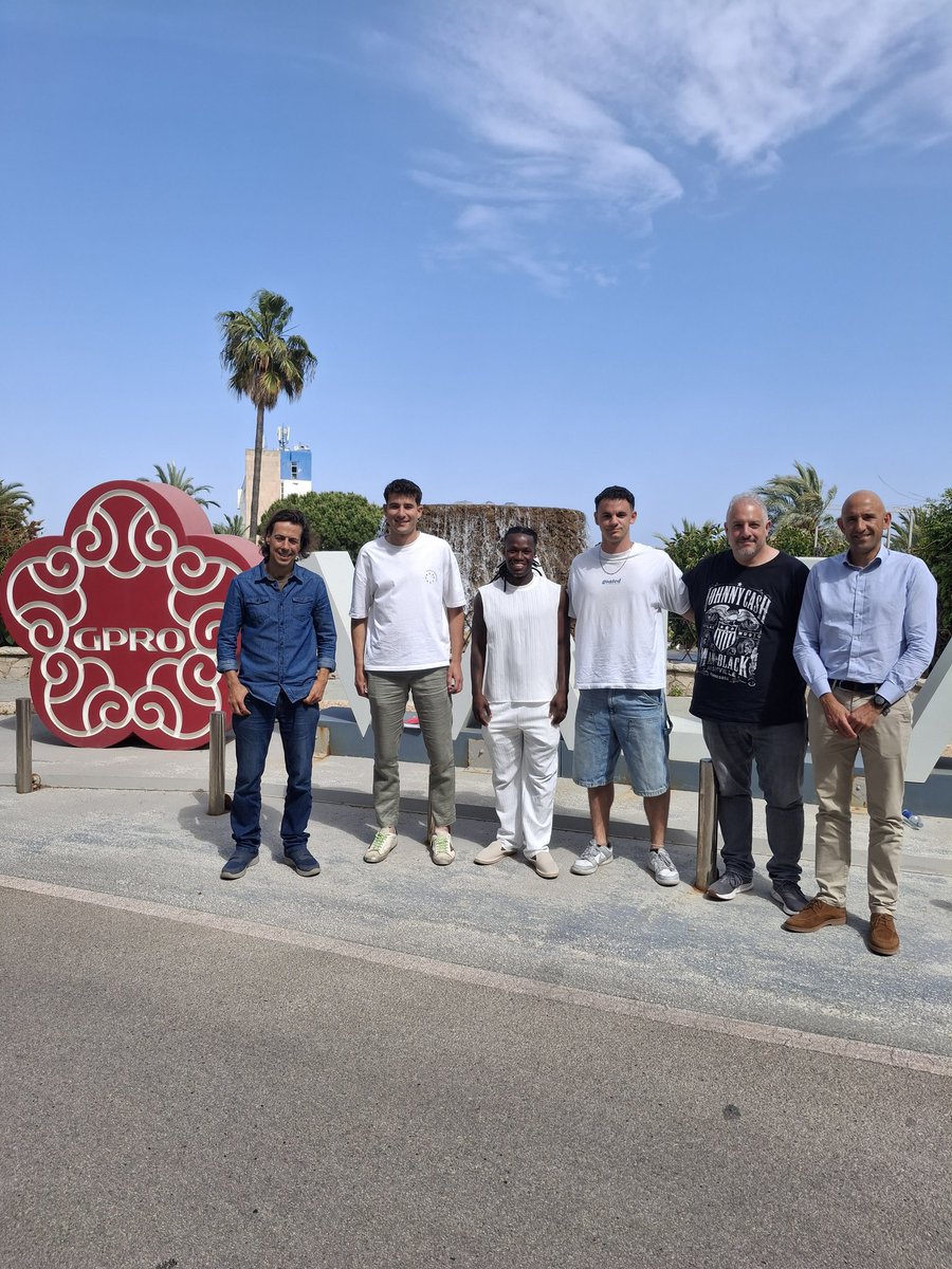 deportescopebal's tweet photo. Gracias Jaume Tovar, Moha Keita @atleticbalears y suerte.
Gracias también @tsanchezgrao y @sergifullana_ 
Y como siempre @ValparaisoHotel por su atención
⚽️🎙 https://t.co/KXLol7iwzD