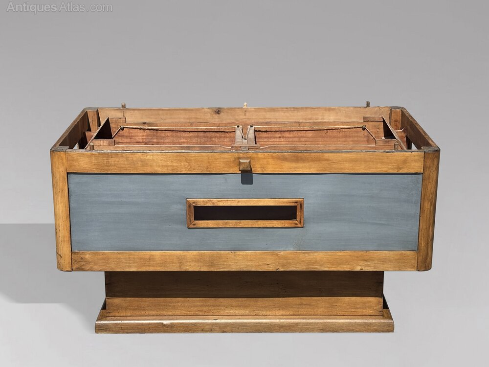 antiques_atlas's tweet image. For SALE on Antiques Atlas we have this
 French Football Table #Antiques antiques-atlas.com/antique/vintag…  Listed by Anthony Short Antiques Ltd  #Vintage #ArtDeco #tablefootball  #antiquegames #vintagegames