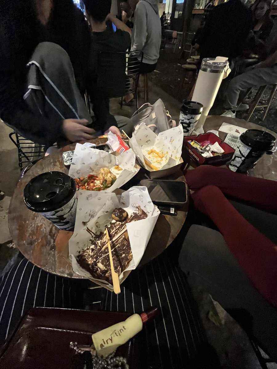 fani 🍓 tweet media