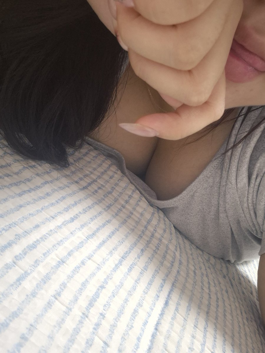 bb_ng_b0ng's tweet photo. 👅 https://t.co/VZYIQPeUKt
