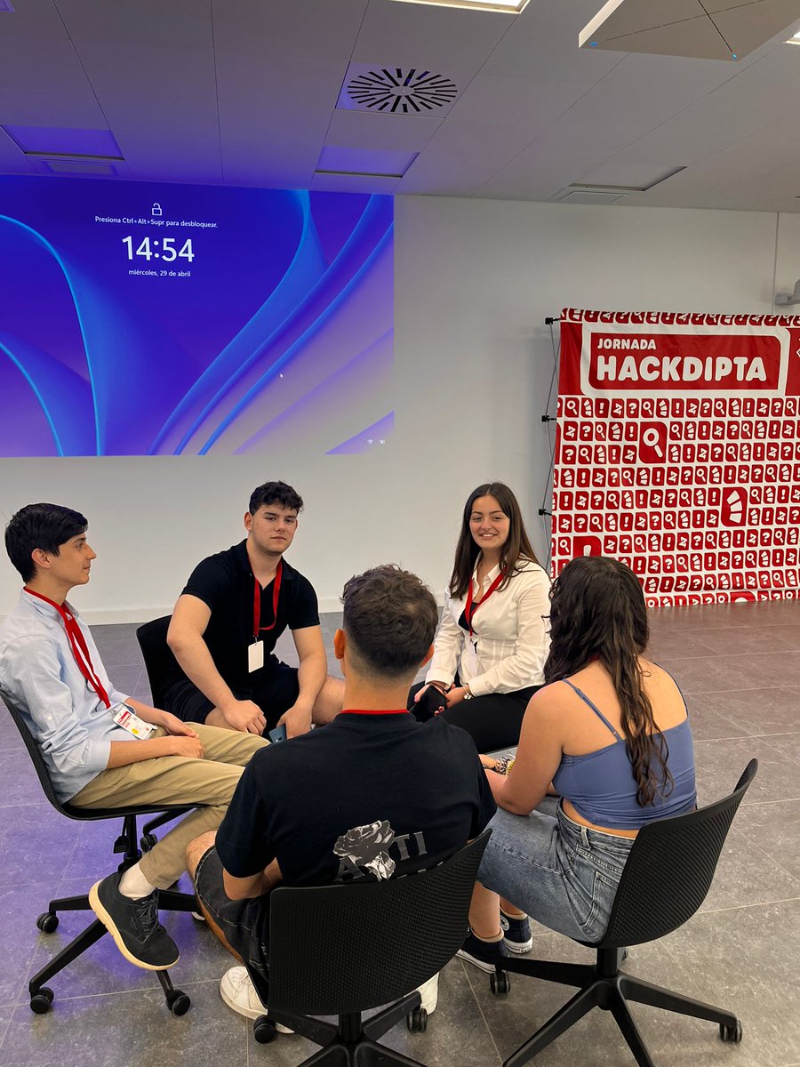carmelitestgn's tweet photo. #ADMXC #POSTC alumnes de batxillerat i cicles formatius de Carmelites participen al 3r Hackdipta que se celebra durant el dia d'avui a Reus. Fem, pensem i proposem solucions per les empreses del territori! Més de 100 participants de diferents escoles i instituts hi prenen part! https://t.co/D5XVo7vogZ