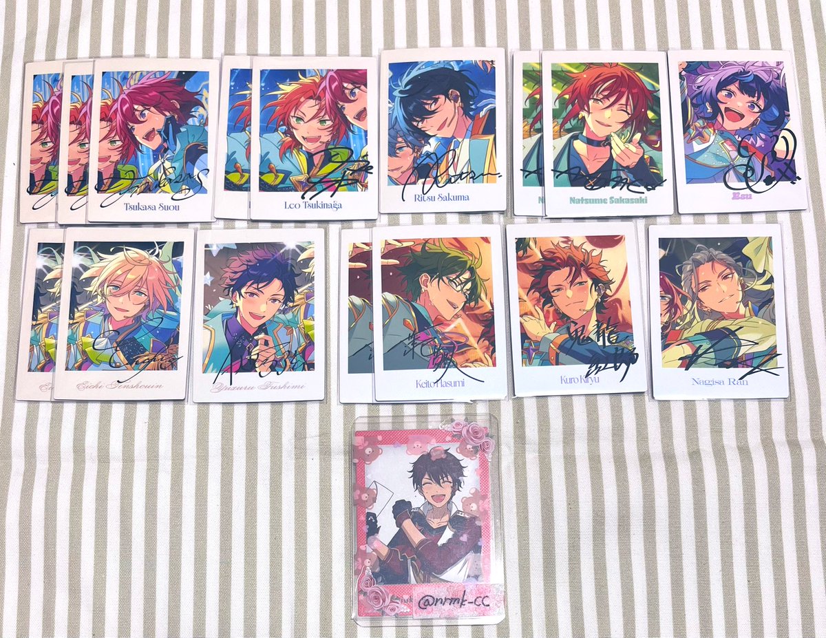 nrmk_cc's tweet photo. 【交換】 あんスタ ぱしゃっつ

譲 英智 弓弦 司 レオ 凛月 夏目 敬人 紅郎 凪砂 エス

求 千秋 翠 ライカ 
(千秋もしくはライカ含めた交換のみ)

下段含むまとめての交換優先

郵送(3枚〜)のみ
発送はGW明け予定

よろしくお願いいたします🌸 https://t.co/Dc2VY06Wgg