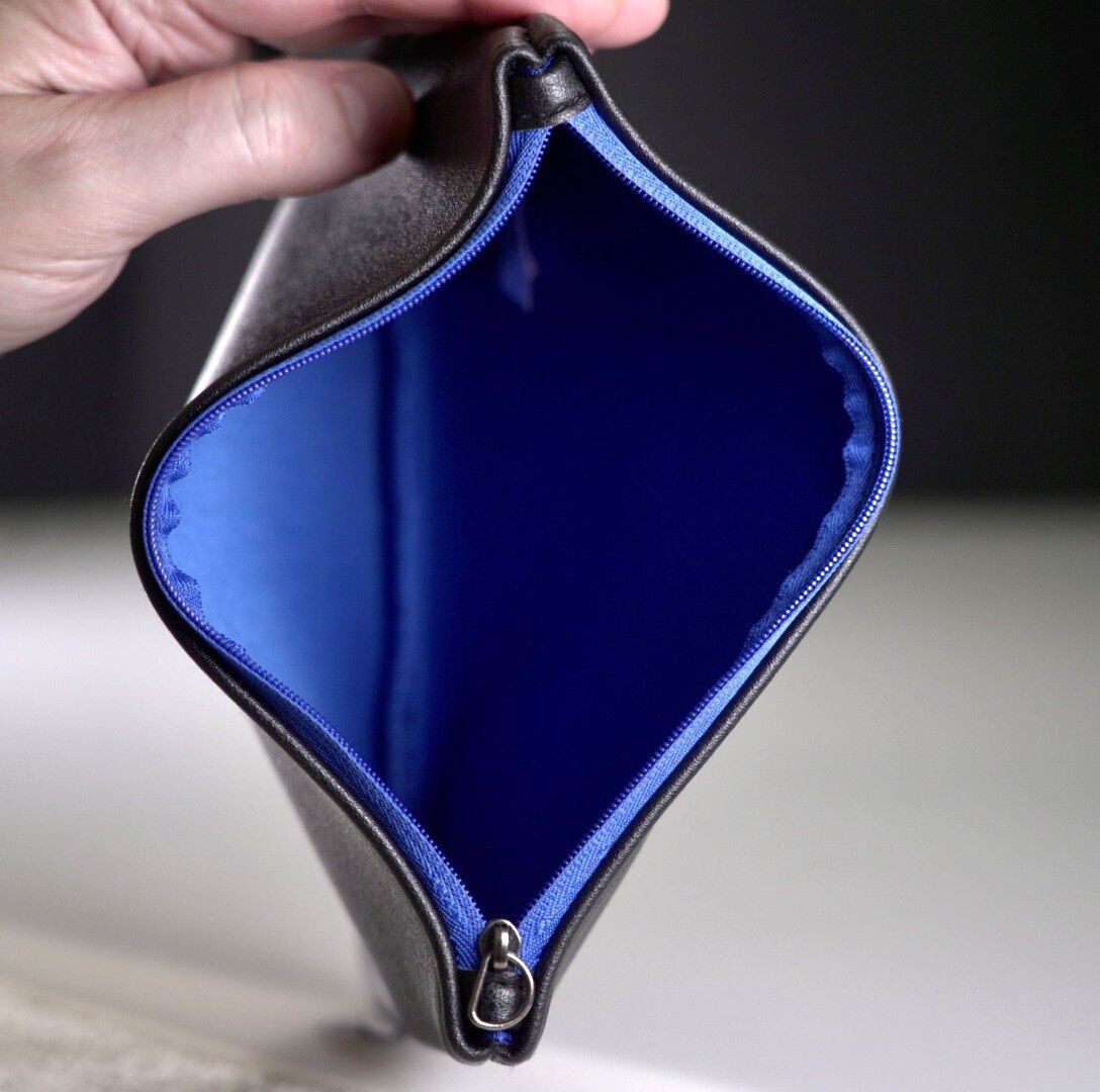 remoteyardsale's tweet image. buff.ly/EQ93y4g // Not everything needs to be brand new // Star Wars Promo Tote – Rise of Skywalker | United Theaters-Only Black Bag New // Used // #collectibles #ebayfinds #reseller #ebayseller #collectibles via @eBay