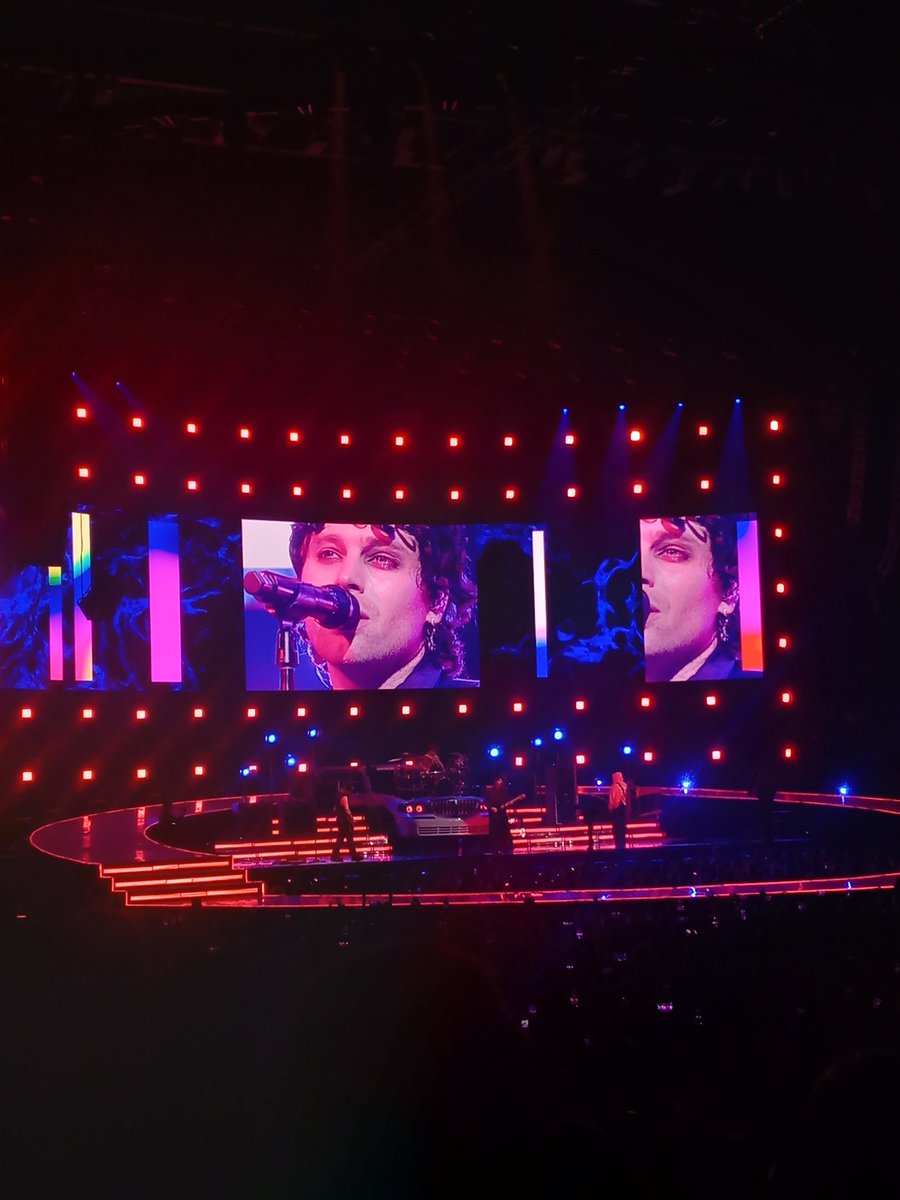 troublebigi's tweet photo. Io comunque amo i concerti dove ti coinvolgono e ogni cosa è pensata al minimo dettaglio.
Ogni volta che vado dai 5sos, alzano sempre di più il livello ed è impossibile uscirne delusi.

28.04.26 ♥️ https://t.co/V31pANjUTM
