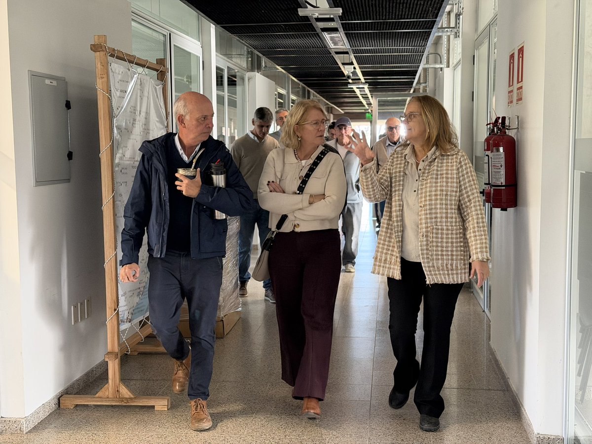 JavierGarcia_Uy's tweet photo. Arrancamos la gira de @alianzapaisuy en Treinta y Tres, visitando la sede del CURE para intercambiar con sus autoridades y docentes.

La descentralización universitaria es clave para el desarrollo del país. https://t.co/mc1EGIzWxr