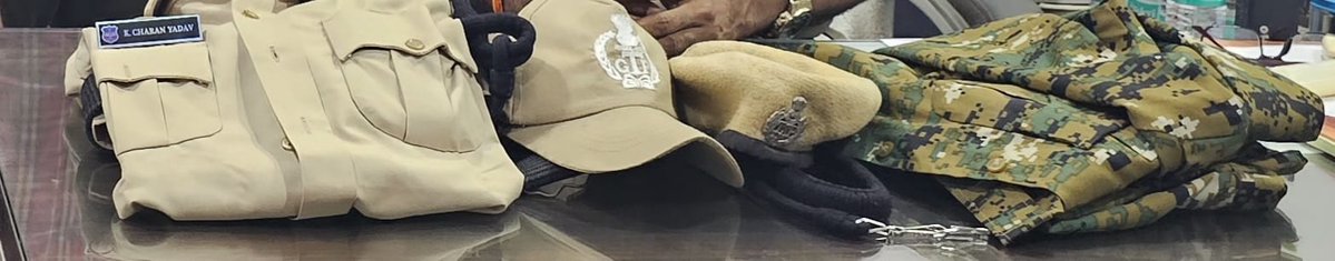 NewsMeter_In's tweet image. #Hyderabad:

#Fakecop busted at #TelanganaSecretariat

A 31-year-old man, Thaturi Ravi (alias Charan Yadavu / Nikhil Yadavu), has been arrested by @hydcitypolice for impersonating a #policeofficer inside the Secretariat.

Dressed in full uniform, he posed as part of the Chief