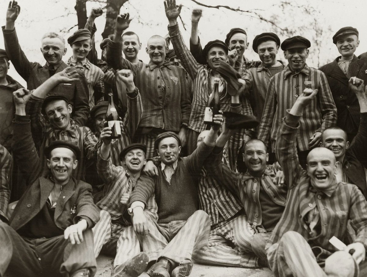 TomFromKatowice's tweet image. April 29, 1945.
Polish prisoners toast their liberation from German death camp Dachau.
#WWII 
#NeverForget
#Reparations 
#NeverAgain