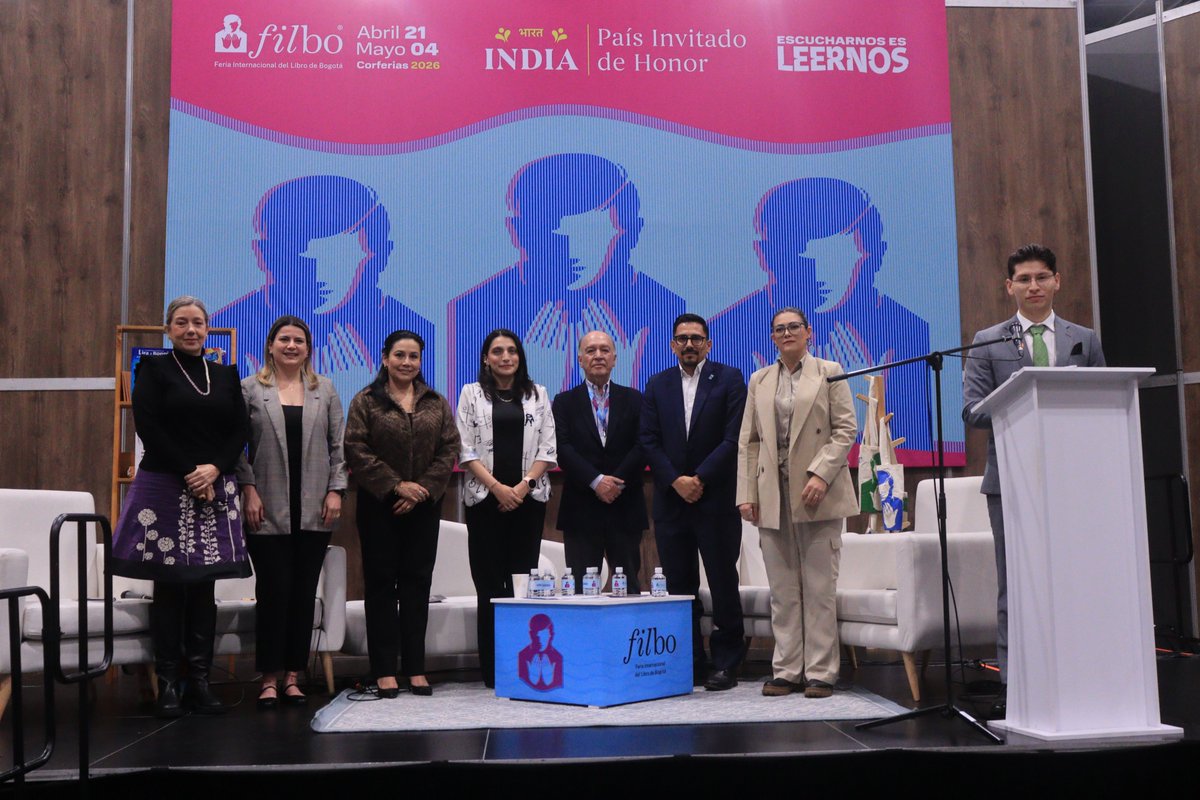 Derechodeautor's tweet photo. #AEstaHora | Panel de apertura con María Cárdenas @Derechodeautor, Emiro Aristizábal @CamLibro, María Díaz @wipo, Andrea Chacón @INCI_colombia, Nancy Patiño @MinInterior, Margarita Barona @Cerlalc y Geovani Melendres @insorcolombia. https://t.co/H37DXKIV7s