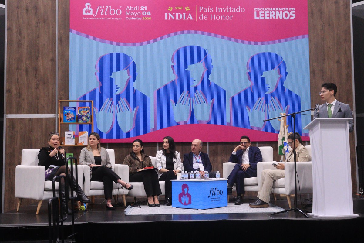 Derechodeautor's tweet photo. #AEstaHora | Panel de apertura con María Cárdenas @Derechodeautor, Emiro Aristizábal @CamLibro, María Díaz @wipo, Andrea Chacón @INCI_colombia, Nancy Patiño @MinInterior, Margarita Barona @Cerlalc y Geovani Melendres @insorcolombia. https://t.co/H37DXKIV7s