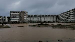 🧵 1/4 — Resumen: lo que dice la ciencia sobre humedales urbanos.

El argumento de que la Ley 21.202 frena la vivienda no se sostiene con la evidencia. Construir sobre humedales no resuelve el déficit habitacional: lo encarece, traslada el riesgo de inundación a las propias
