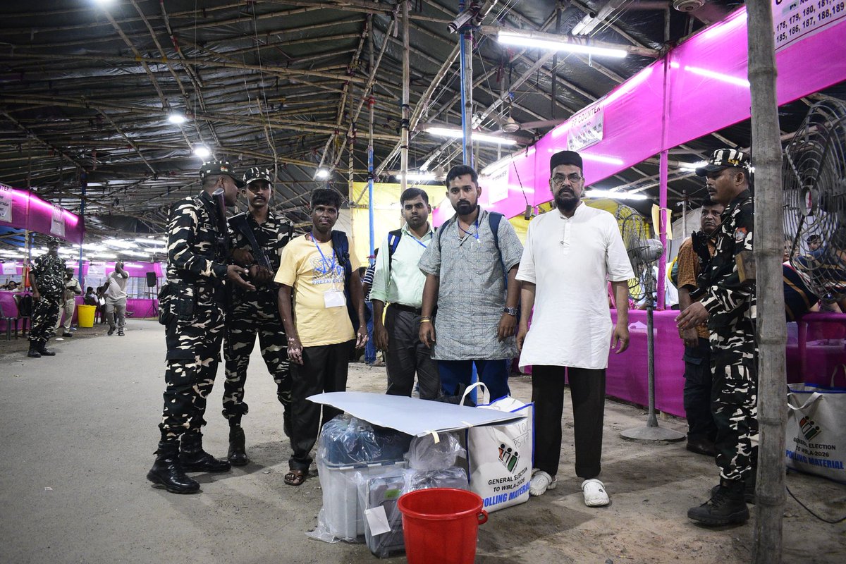 DEO_N24Pgs's tweet photo. PPs arrived at the RC venue of 108 Barrackpore AC , North 24 Parganas .
#WBLA2026
#SVEEP
#VoteForSure
#N24ParganasWillVote
@CEOWestBengal https://t.co/VTz4BaSZGq