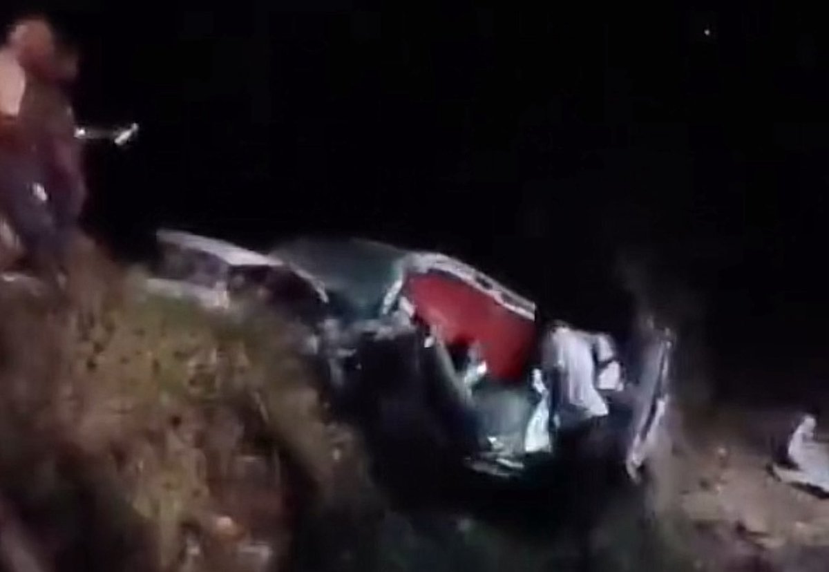 Raggahmufinzent's tweet image. Police constable among two (2) dead following accident along the Seaforth Main road in St Thomas last night.  #Crash #April #StThomas #Jamaica