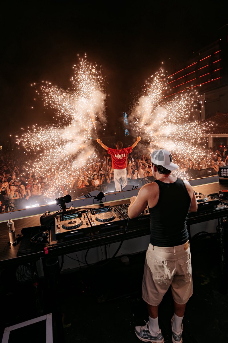 Tomorrowland tweet media