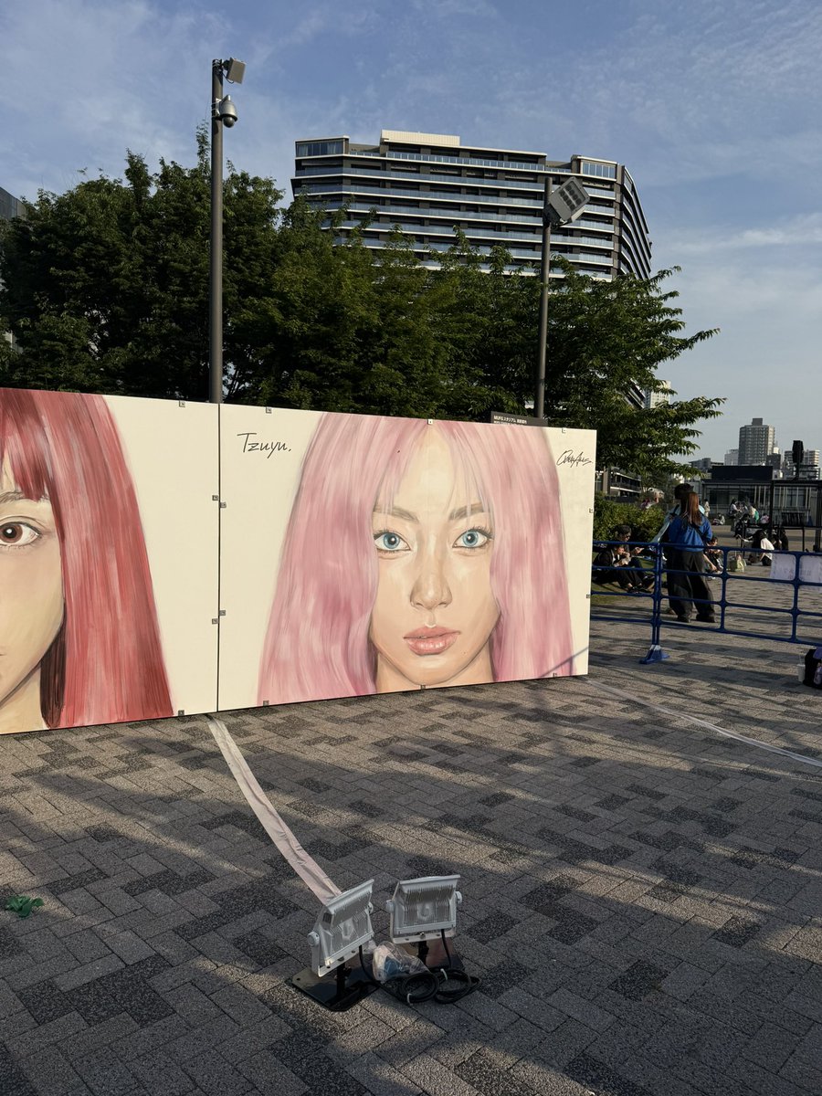 5o247_'s tweet photo. １日目前から2列目でずっと肉眼で見れてめっちゃ感動した！けど色々あってONESPARKの途中でめっちゃ走って帰った😇2日目は急遽トレードで天井から3列目だったけどそれはそれで良かった！
#TWICE国立DAY1 #TWICE国立DAY2
#TWICE #THISISFOR
#TWICE_THISISFOR_WORLD_TOUR https://t.co/1rEP4KX3dq