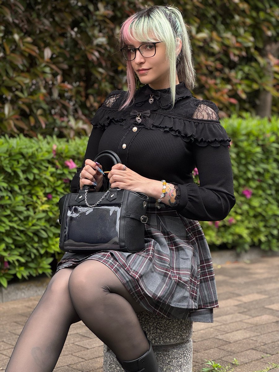 bestgirlyazy's tweet photo. Took some pics with my collab itabag today 🥹🫶 https://t.co/5wT2PDbeOJ