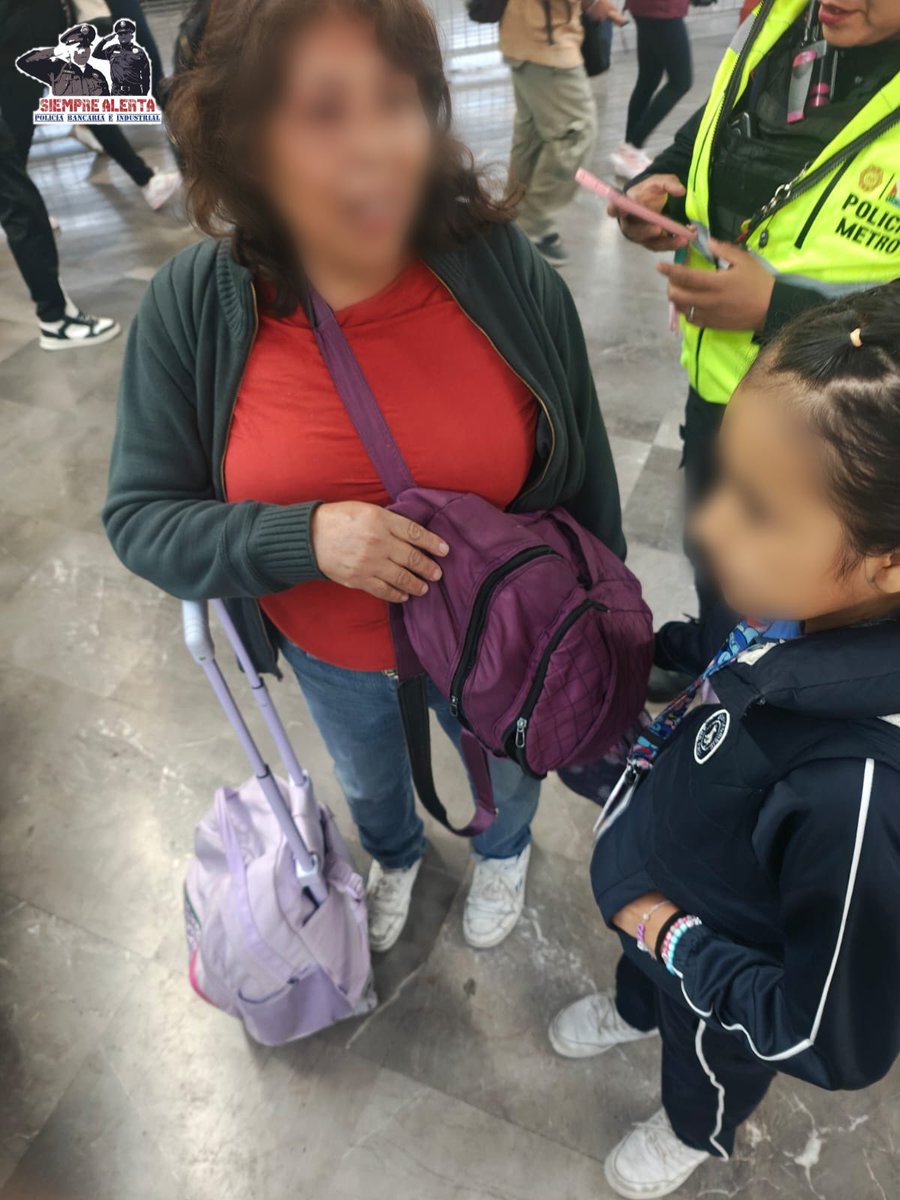 ElSiempreAlerta's tweet image. Oficiales de la #PBI, encargados de la seguridad en el Metro, actuaron con rapidez y gran vocación de servicio para apoyar a una menor de edad que se encontraba extraviada; gracias a los protocolos de actuación policial, lograron reunirla con su su familia.