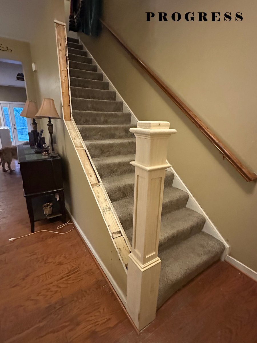 DMBKWillia95537's tweet image. From carpeted to custom ✨We removed the old carpet, opened up the lower wall, and installed McCarran Atwood stair treads for a fresh, modern upgrade. Finished with new paint and secure handrails for both style and safety. 
#UpgradeYourHome #DreamMaker #WilliamsburgVA
