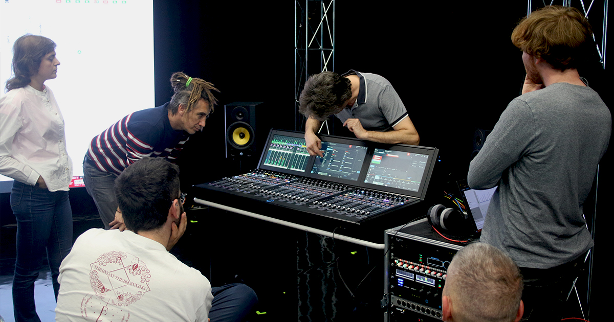 LeadingTechnolo's tweet image. ● Sessione in sede con i professionisti broadcast dove abbiamo approfondito le ultime novità #CalrecAudio, tra cui:

🔷Argo (mixer IP-native);
🔷Type R (workflow distribuiti);
🔷ImPulse (core DSP).

Scarica la Brochure #Broadcast👉shorturl.at/iv68G

#Calrec #radio #tv