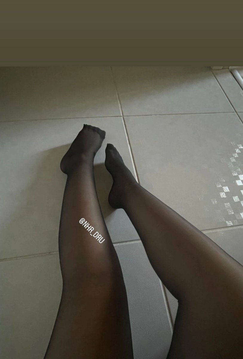 NHR_DRU's tweet photo. Siyahlandık 👠🧦👡🦶📷📽️ satışı isteyenler, yazılı videolu görüntülü senaryolu seanslar yapabilirim dm #sahibe #köle #ayakfetişi https://t.co/jKPUpP0Fvi