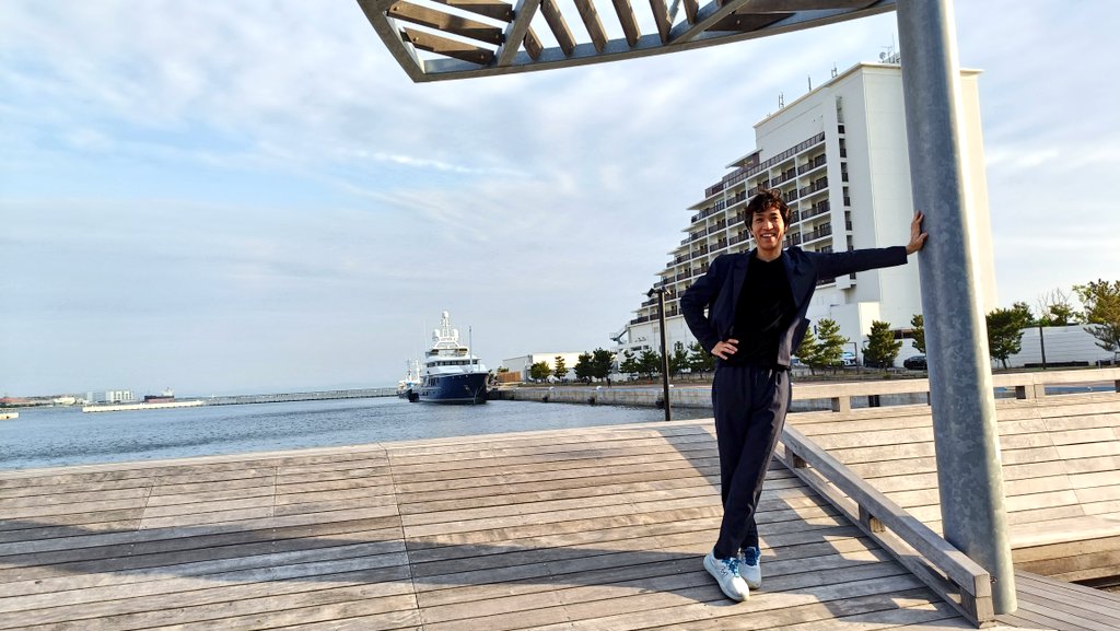 kojis31's tweet photo. 神戸へ���ってきました⚓️
しっかり降り立ったのは18年近くぶりかも🕐️

山と海が近いというところが、神戸のよいところです✨️
今回は海方面へ🌊

基本インドア派ですが、たまには海の空気を感じたくなることもあるのです😆 https://t.co/OLmsX7pud5