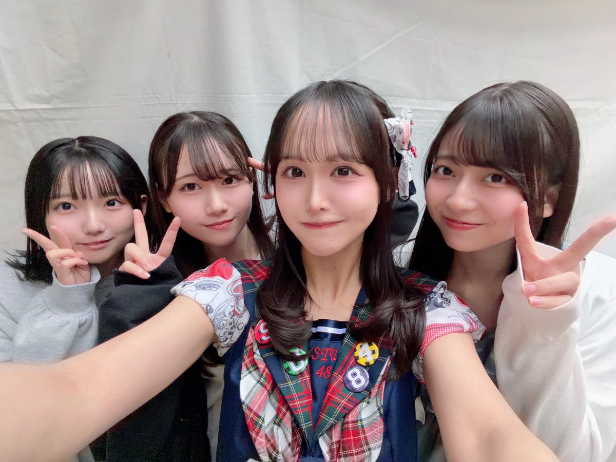 FUKUAKARI_STU48's tweet photo. #福田朱里生誕祭2026 のツイート見てます！ありがとう！

①4期ちゃんが見に来てくれました💗
②全身写真です🌸
③猫の花冠ありがとう🐱
④ありがたくお持ち帰りしましたd(≧▽≦*)
※スタンドフラワーのお花は両親が車で香川に持って帰りました！ https://t.co/xszYsmT4We
